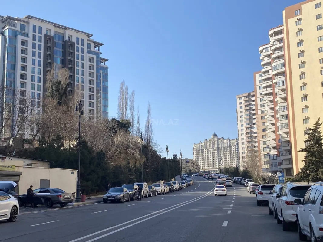 Satılır 4 otaqlı mənzil 235 m²