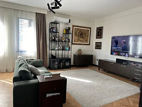 Satılır 4 otaqlı mənzil 235 m²