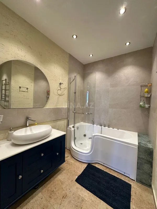 Satılır 4 otaqlı mənzil 235 m²