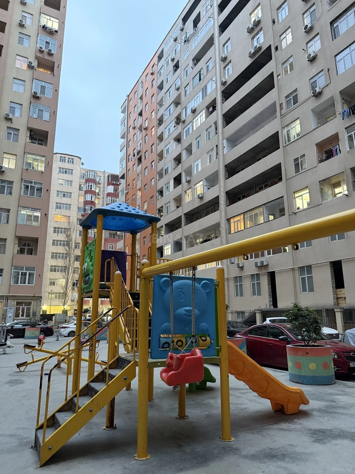 Satılır 3 otaqlı mənzil 110 m²