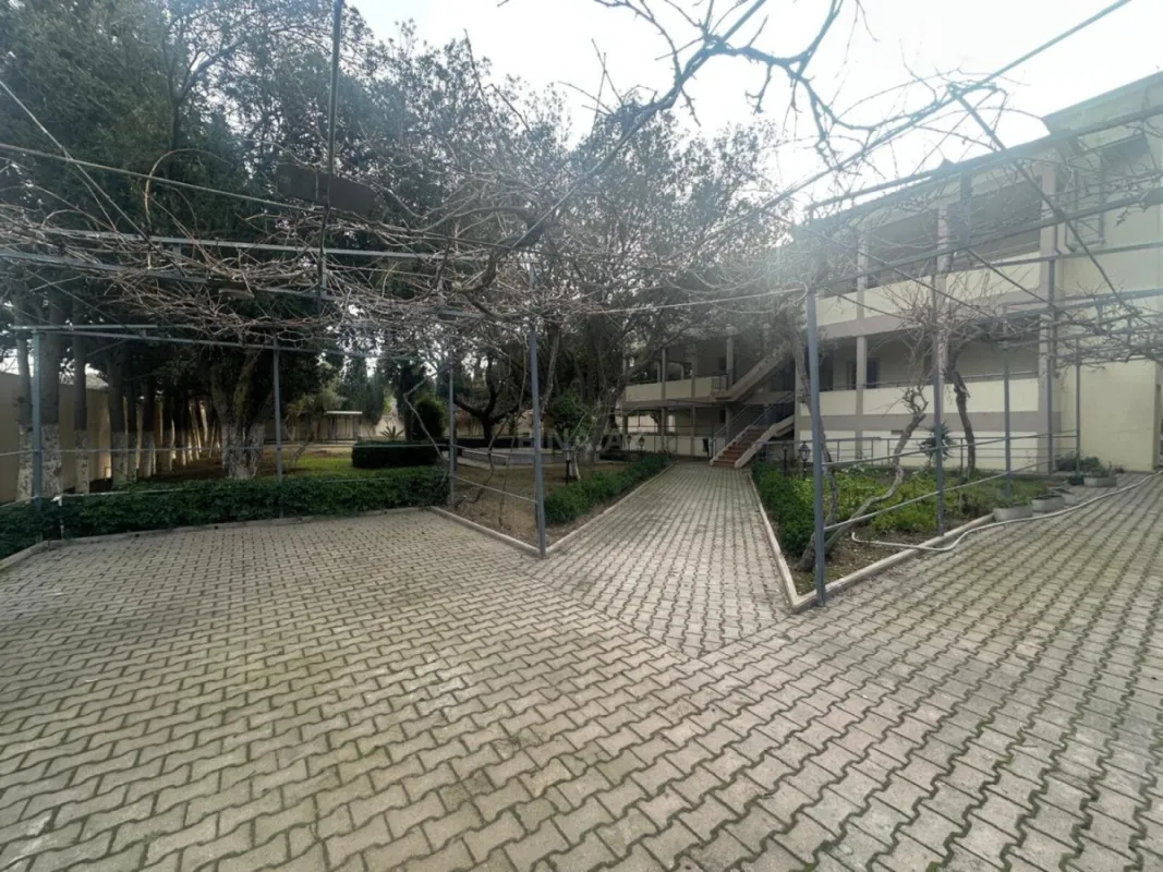 Satılır 10 otaqlı həyət evi 600 m²