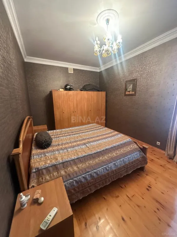 Satılır 10 otaqlı həyət evi 600 m²