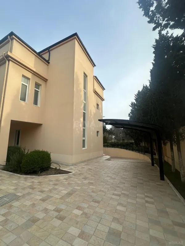 Satılır 10 otaqlı həyət evi 600 m²