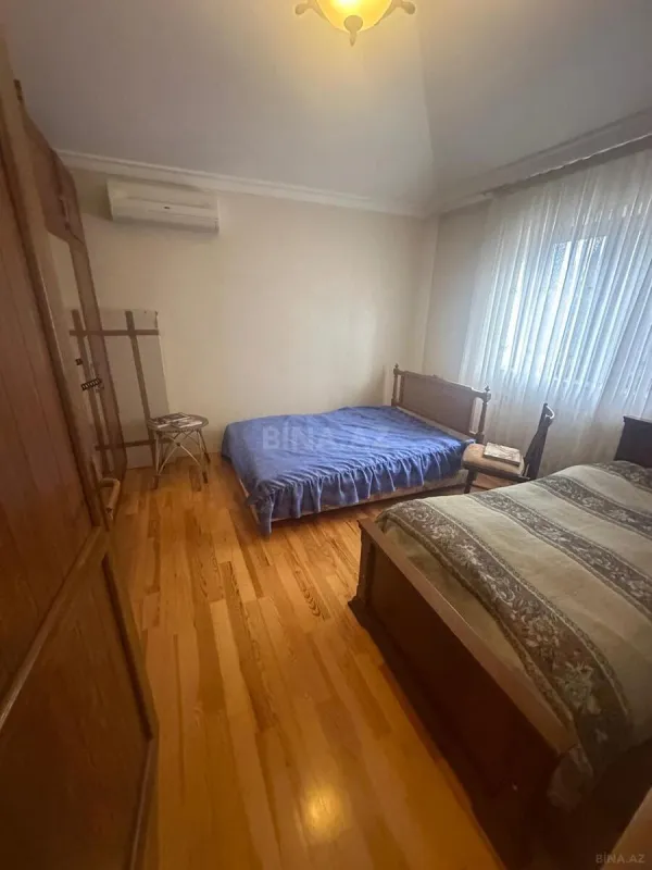 Satılır 10 otaqlı həyət evi 600 m²