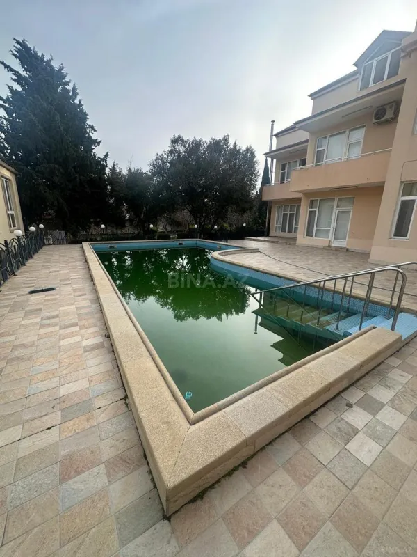 Satılır 10 otaqlı həyət evi 600 m²