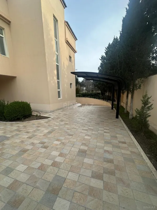 Satılır 10 otaqlı həyət evi 600 m²