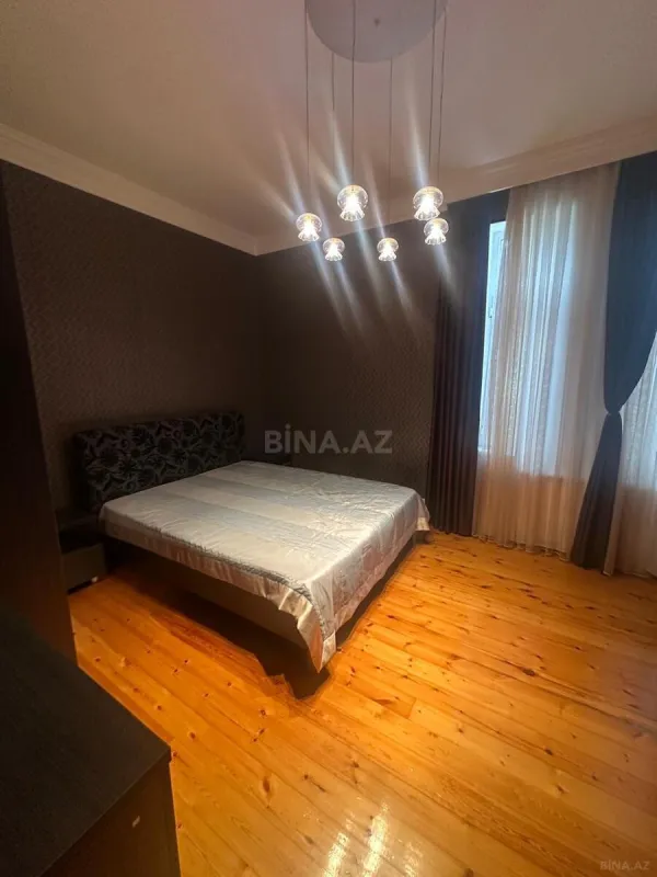 Satılır 10 otaqlı həyət evi 600 m²