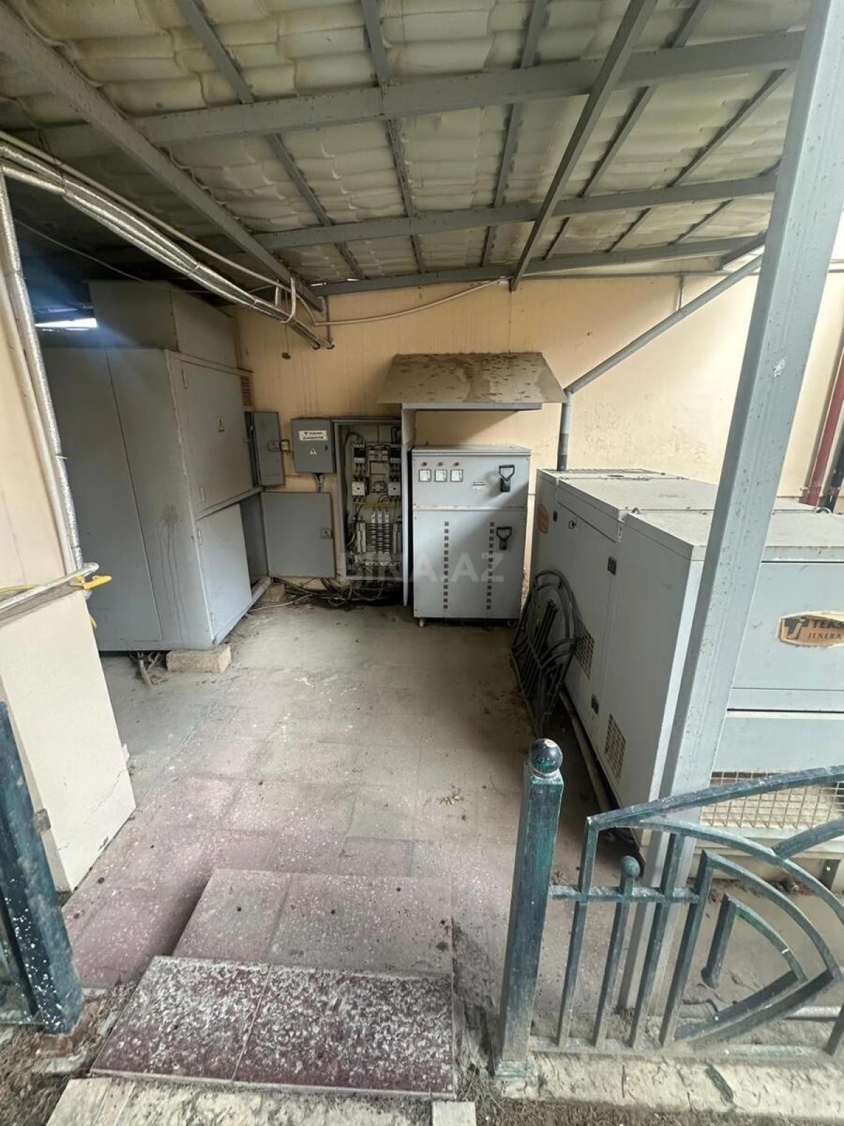 Satılır 10 otaqlı həyət evi 600 m²