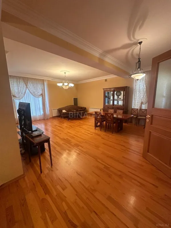 Satılır 10 otaqlı həyət evi 600 m²