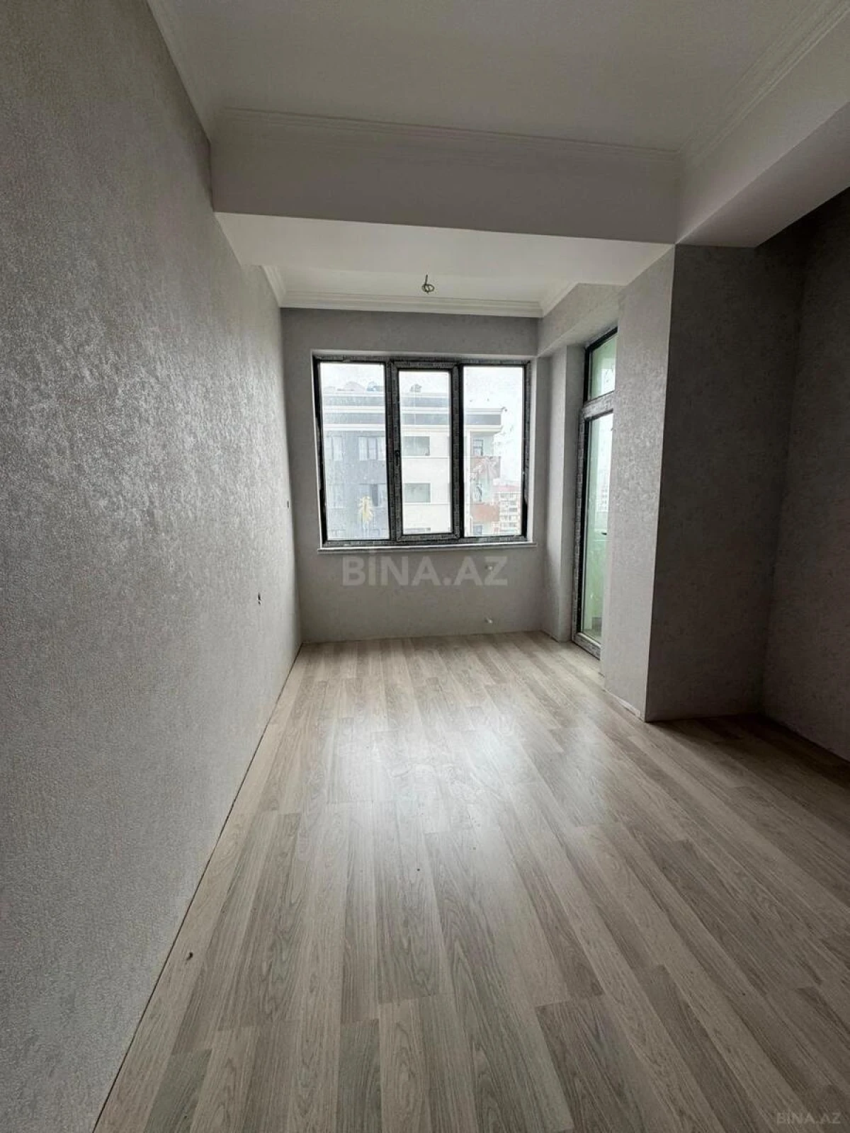 Satılır 3 otaqlı mənzil 93 m²