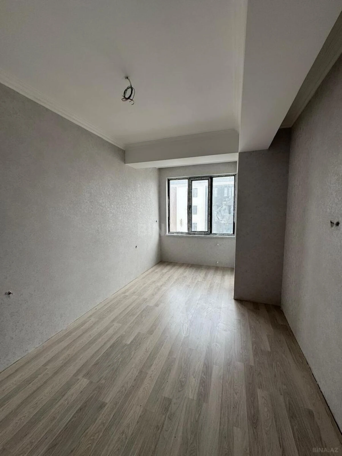 Satılır 3 otaqlı mənzil 93 m²