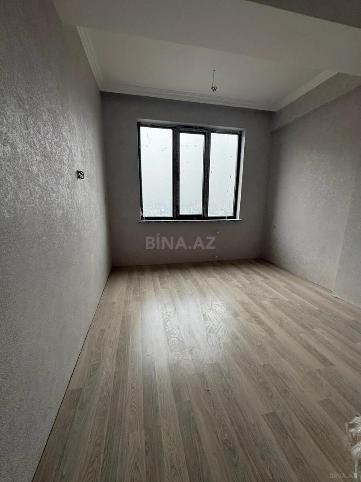 Satılır 3 otaqlı mənzil 93 m²