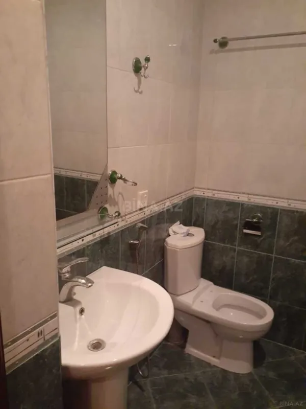 Satılır 10 otaqlı həyət evi 400 m²