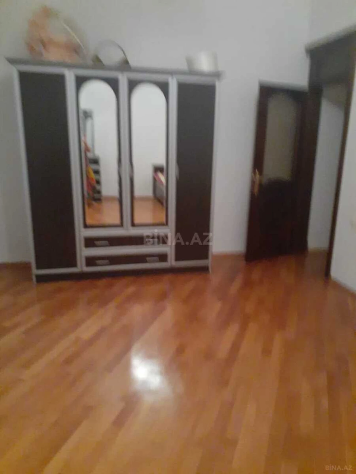 Satılır 10 otaqlı həyət evi 400 m²