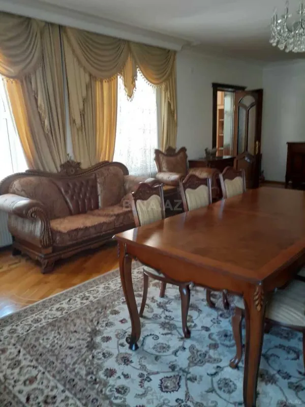 Satılır 10 otaqlı həyət evi 400 m²