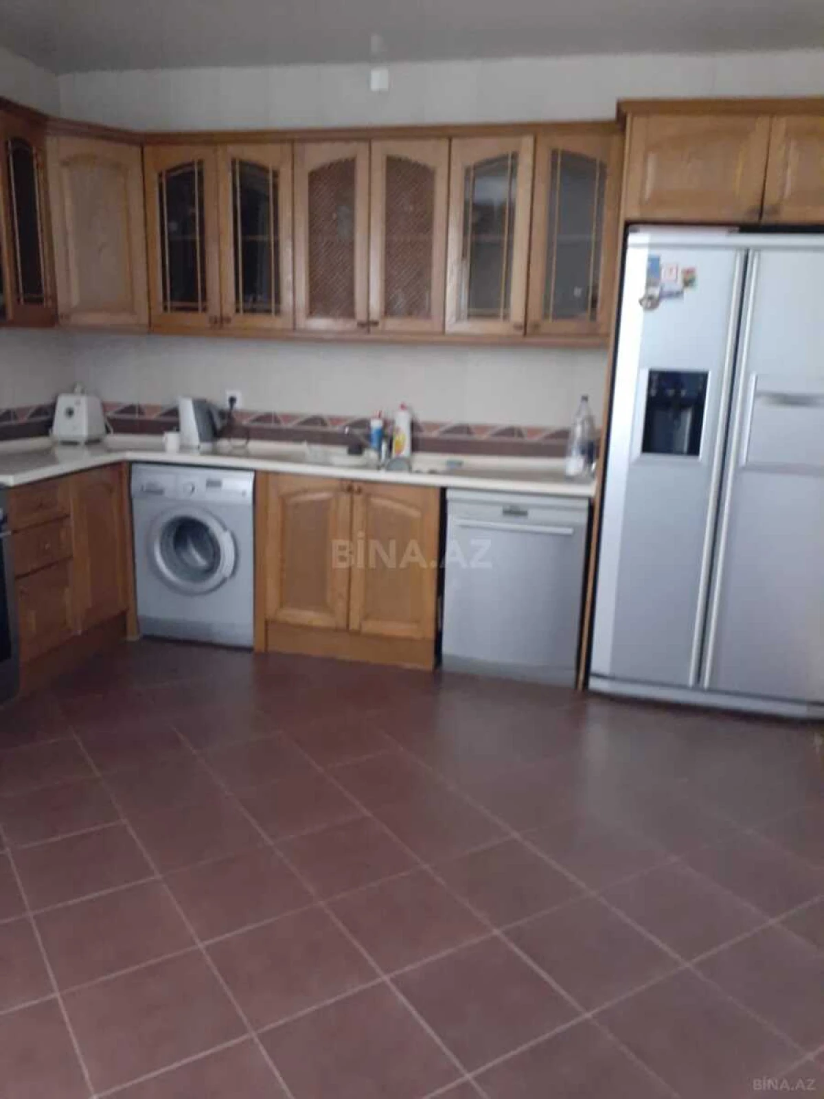 Satılır 10 otaqlı həyət evi 400 m²