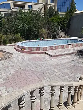 Satılır 10 otaqlı həyət evi 400 m²