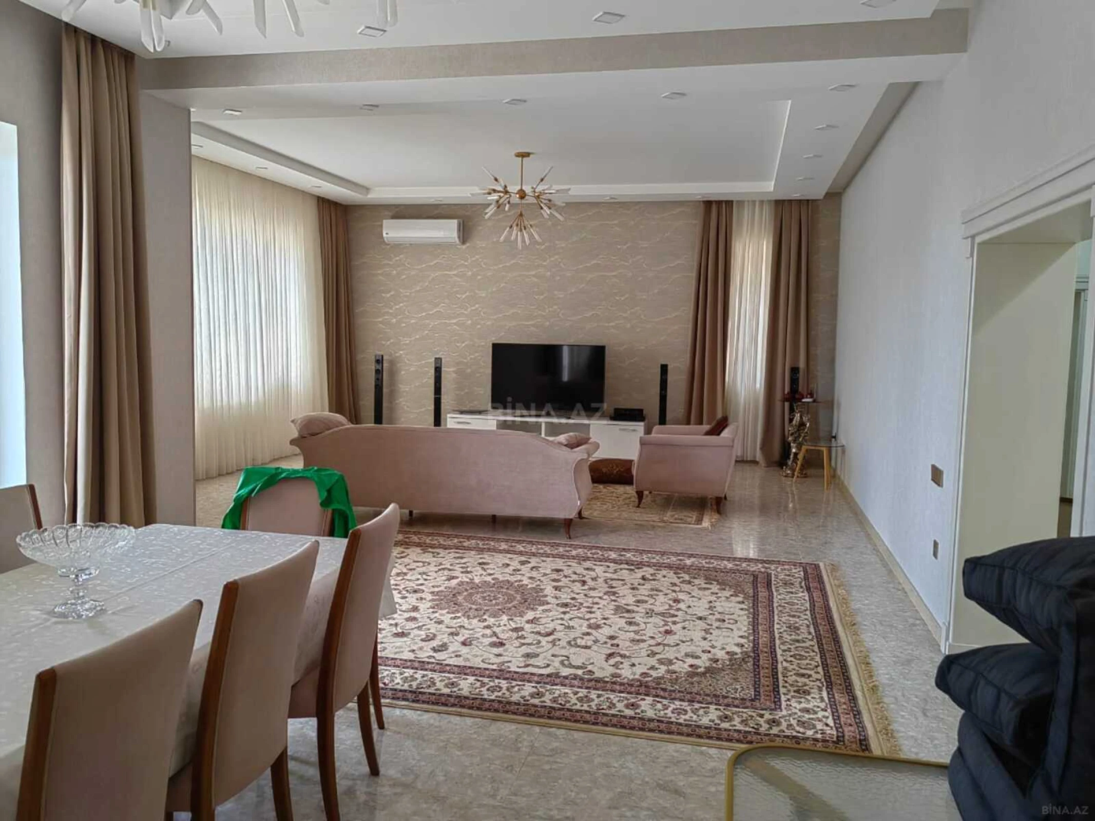 Satılır 6 otaqlı həyət evi 600 m²