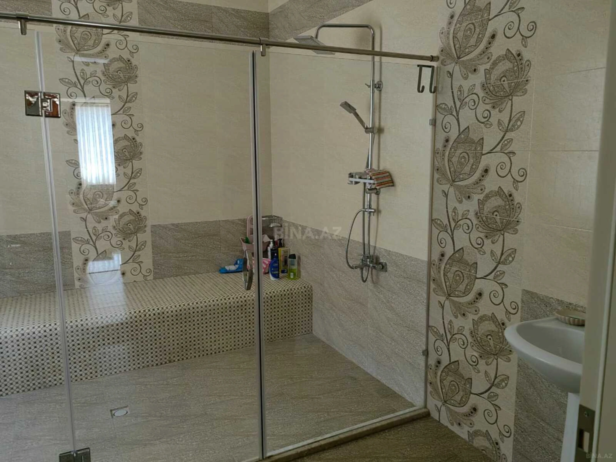 Satılır 6 otaqlı həyət evi 600 m²