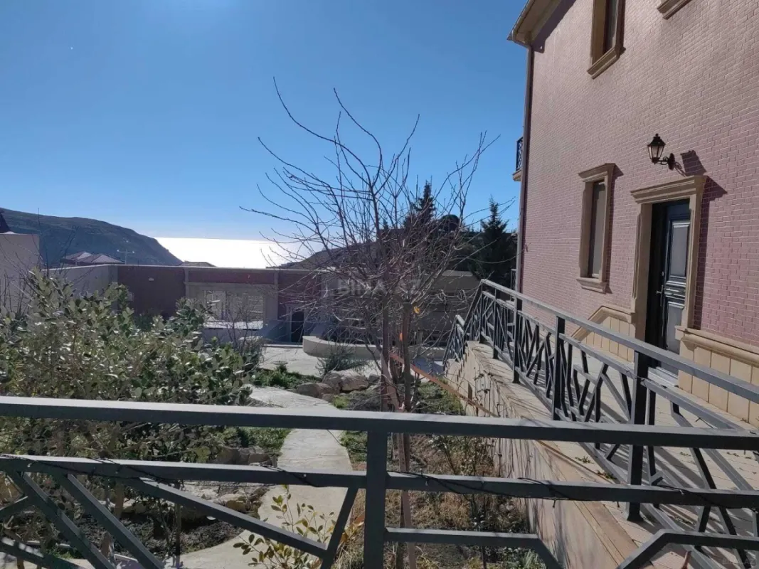 Satılır 6 otaqlı həyət evi 600 m²