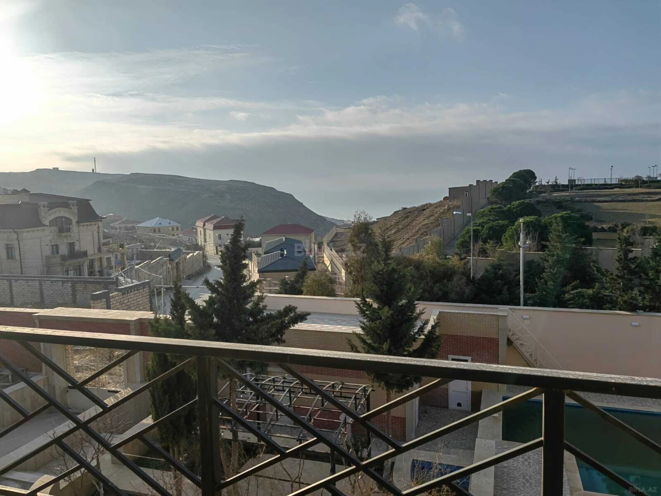 Satılır 6 otaqlı həyət evi 600 m²