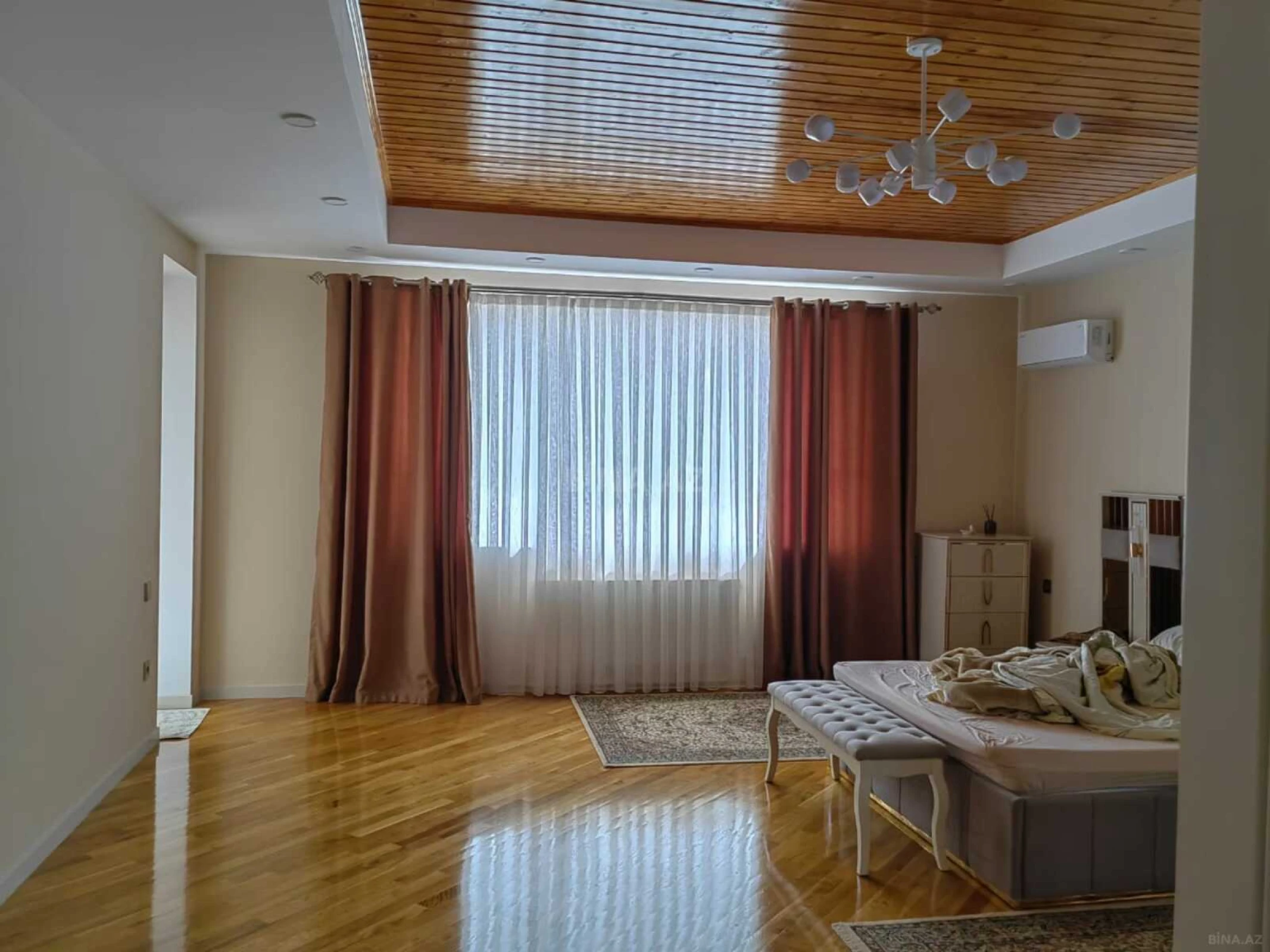 Satılır 6 otaqlı həyət evi 600 m²