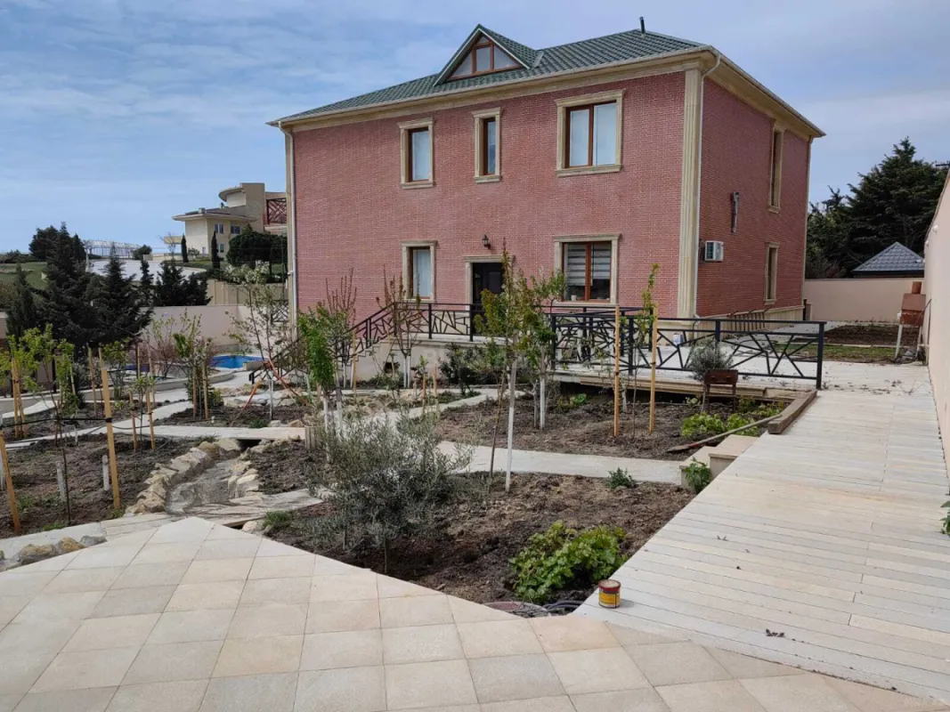Satılır 6 otaqlı həyət evi 600 m²