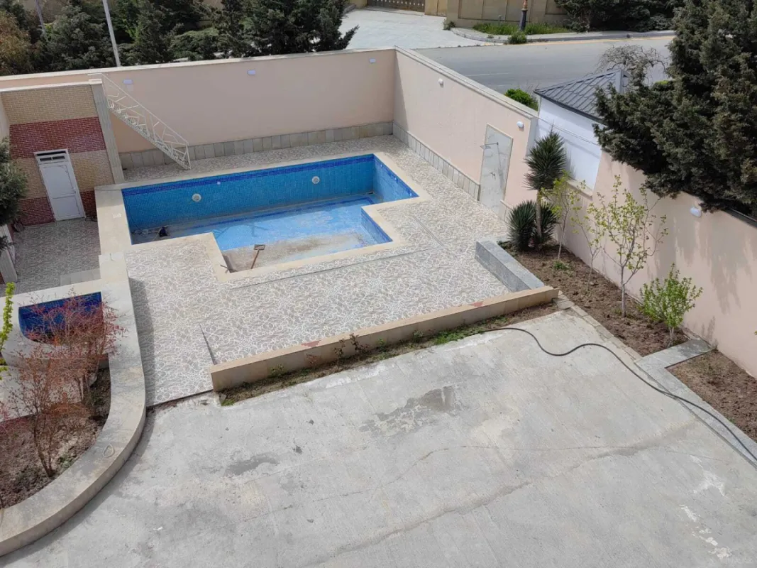 Satılır 6 otaqlı həyət evi 600 m²