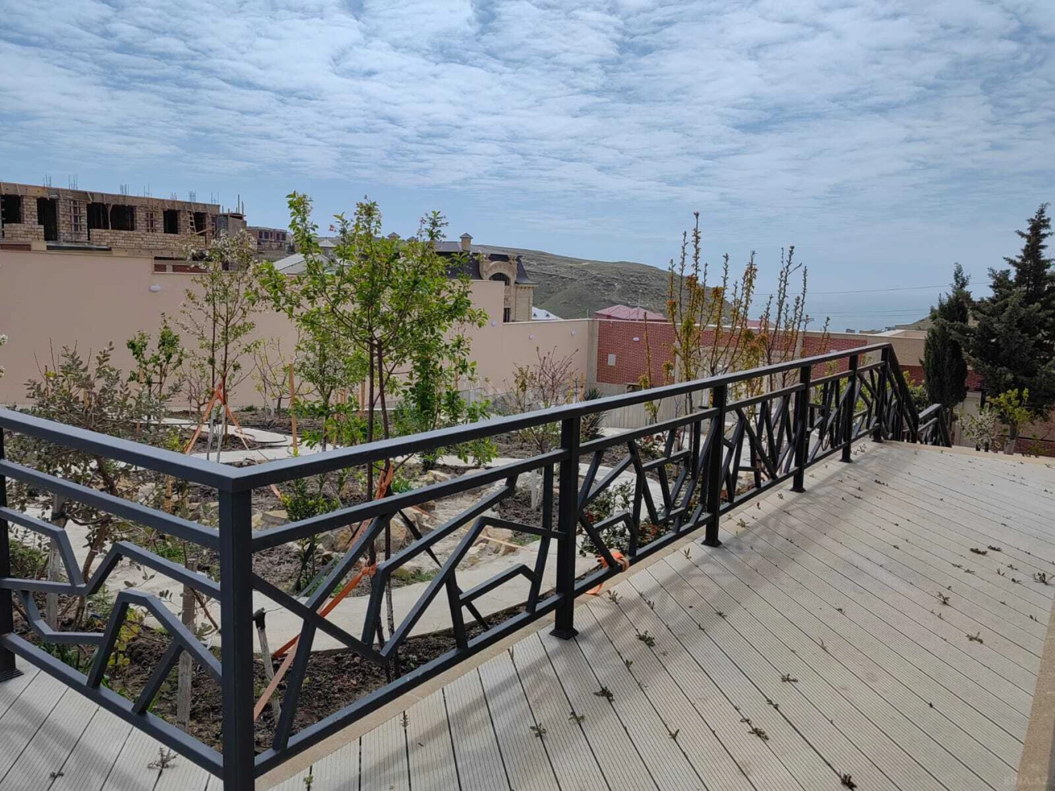 Satılır 6 otaqlı həyət evi 600 m²