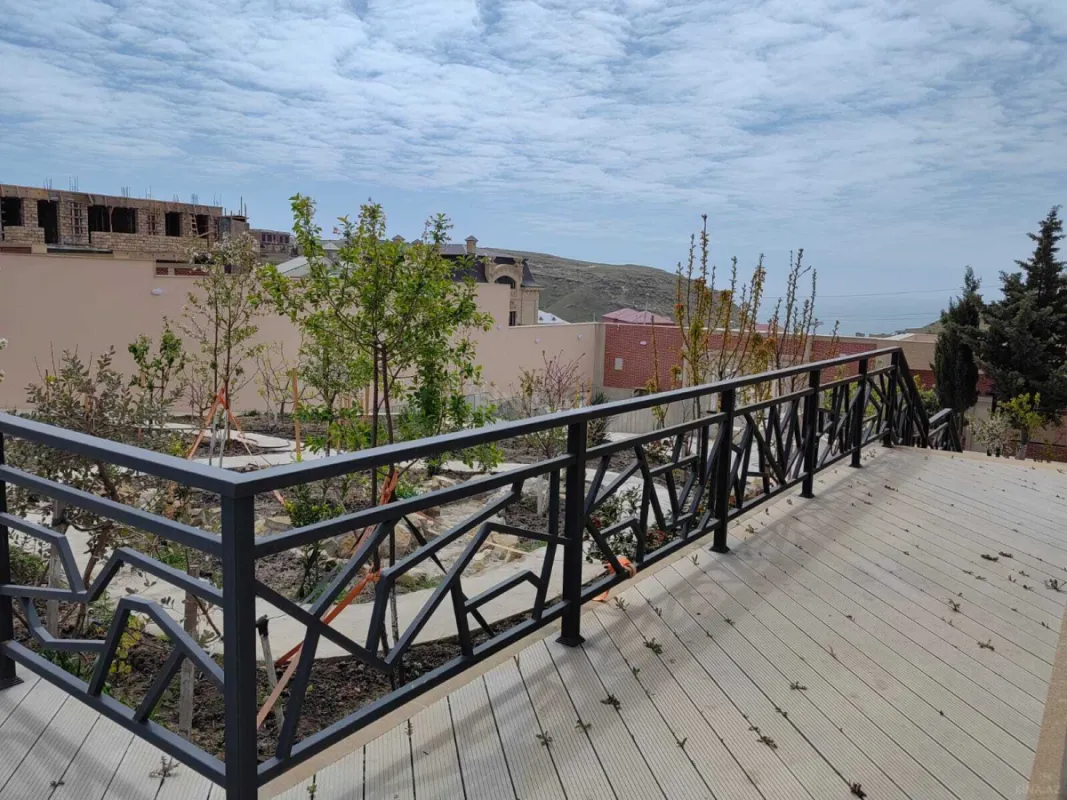 Satılır 6 otaqlı həyət evi 600 m²