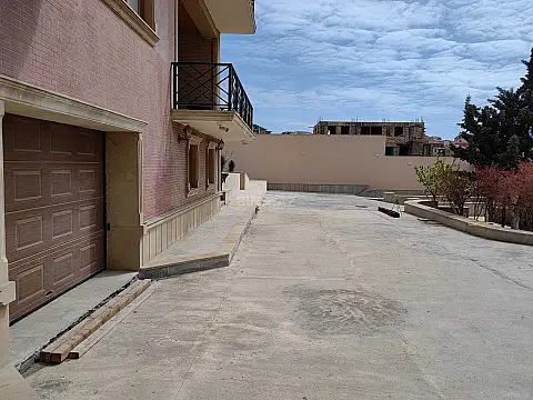Satılır 6 otaqlı həyət evi 600 m²