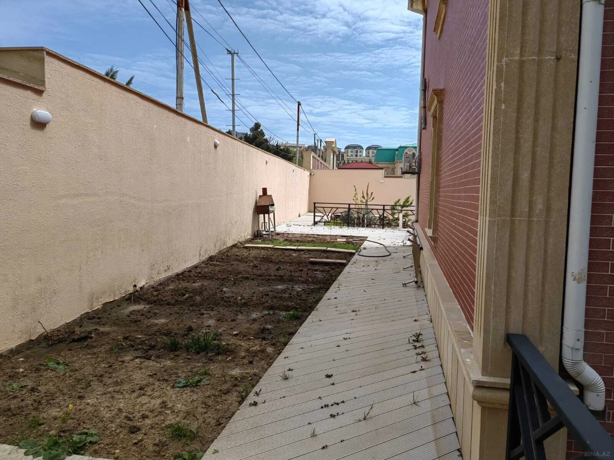 Satılır 6 otaqlı həyət evi 600 m²