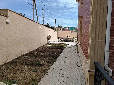 Satılır 6 otaqlı həyət evi 600 m²