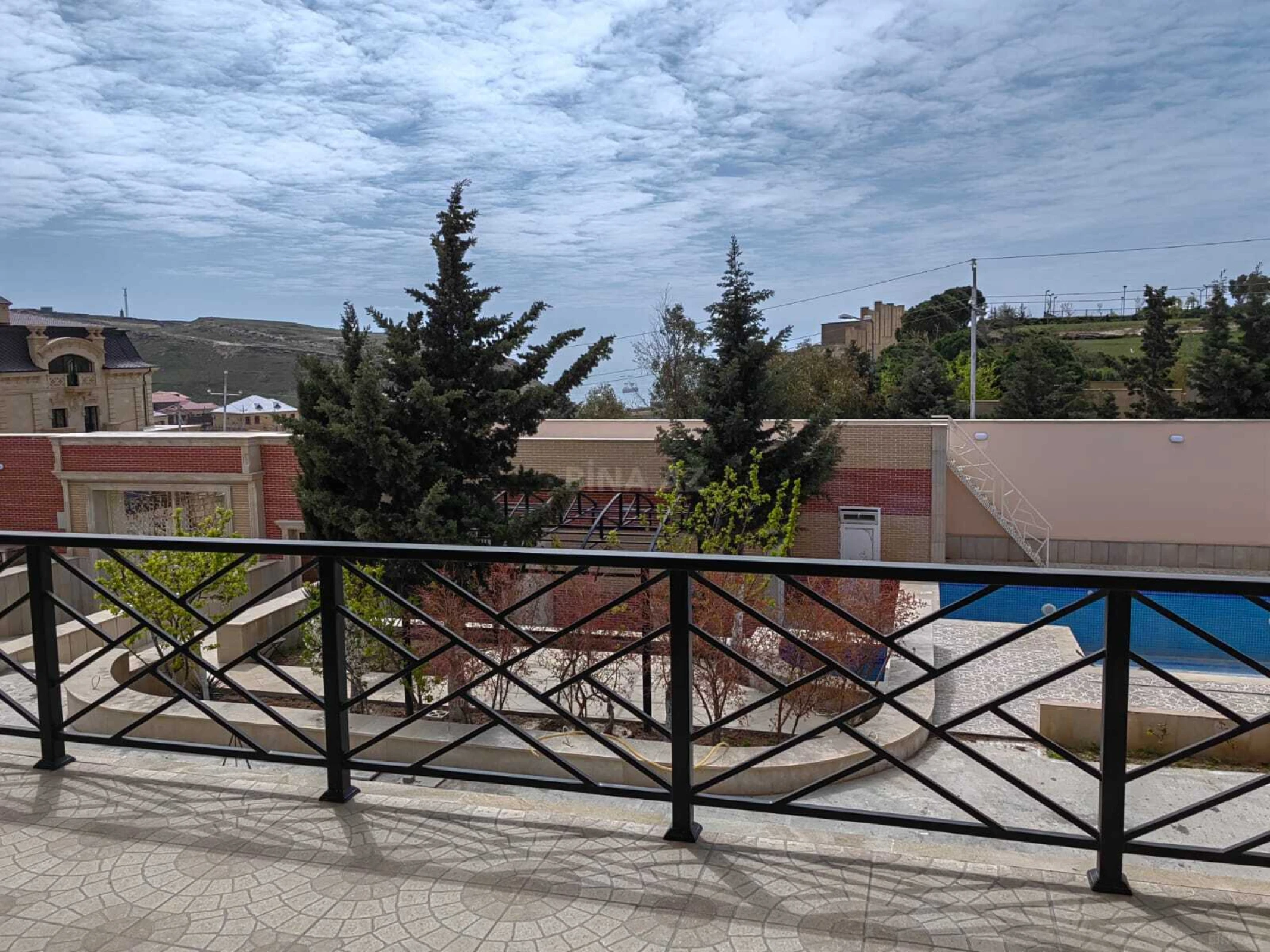 Satılır 6 otaqlı həyət evi 600 m²