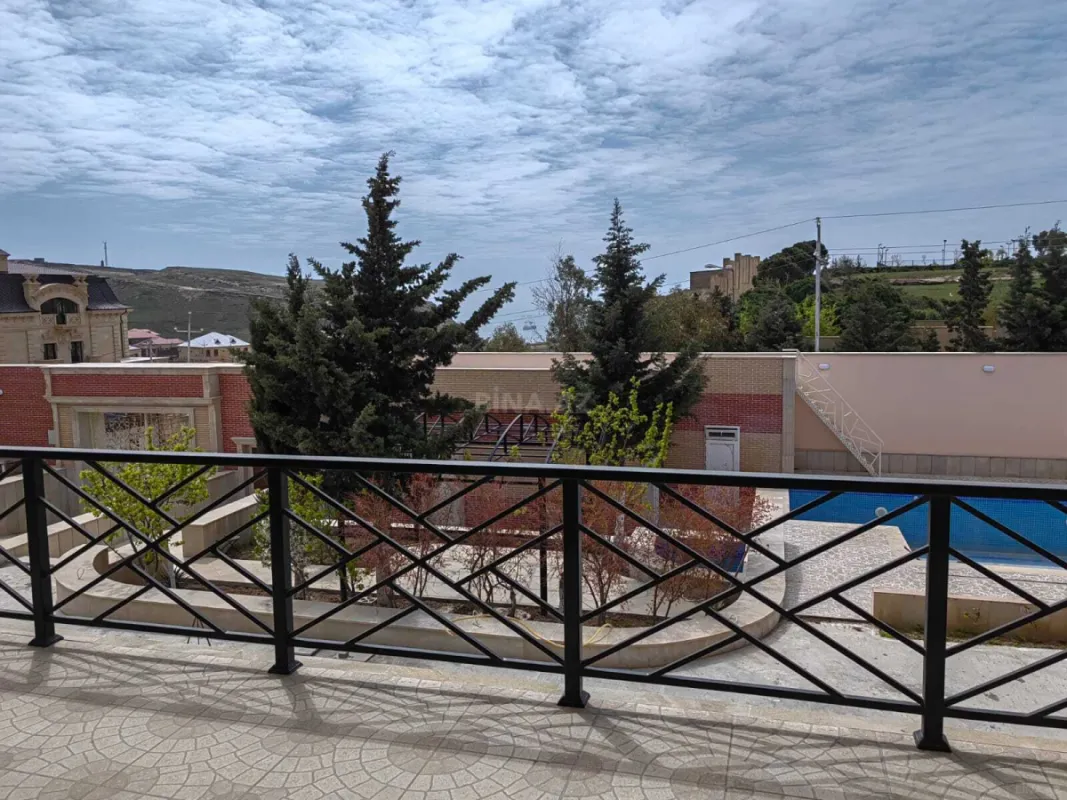 Satılır 6 otaqlı həyət evi 600 m²