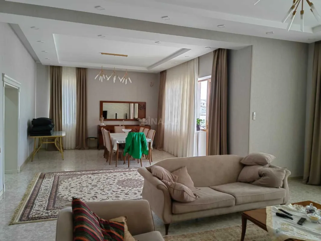 Satılır 6 otaqlı həyət evi 600 m²