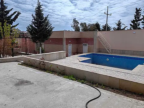 Satılır 6 otaqlı həyət evi 600 m²