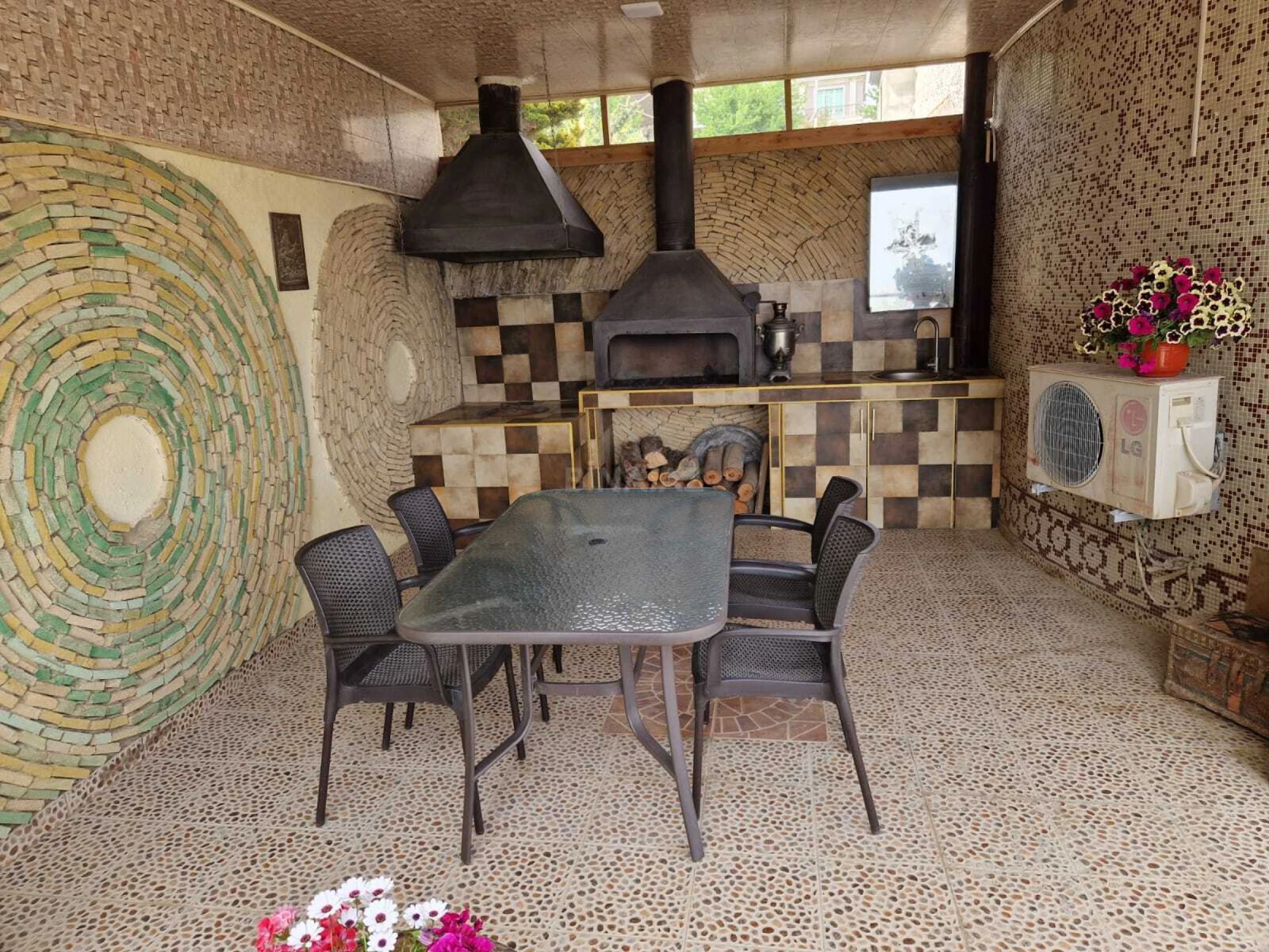 Satılır 9 otaqlı həyət evi 700 m²