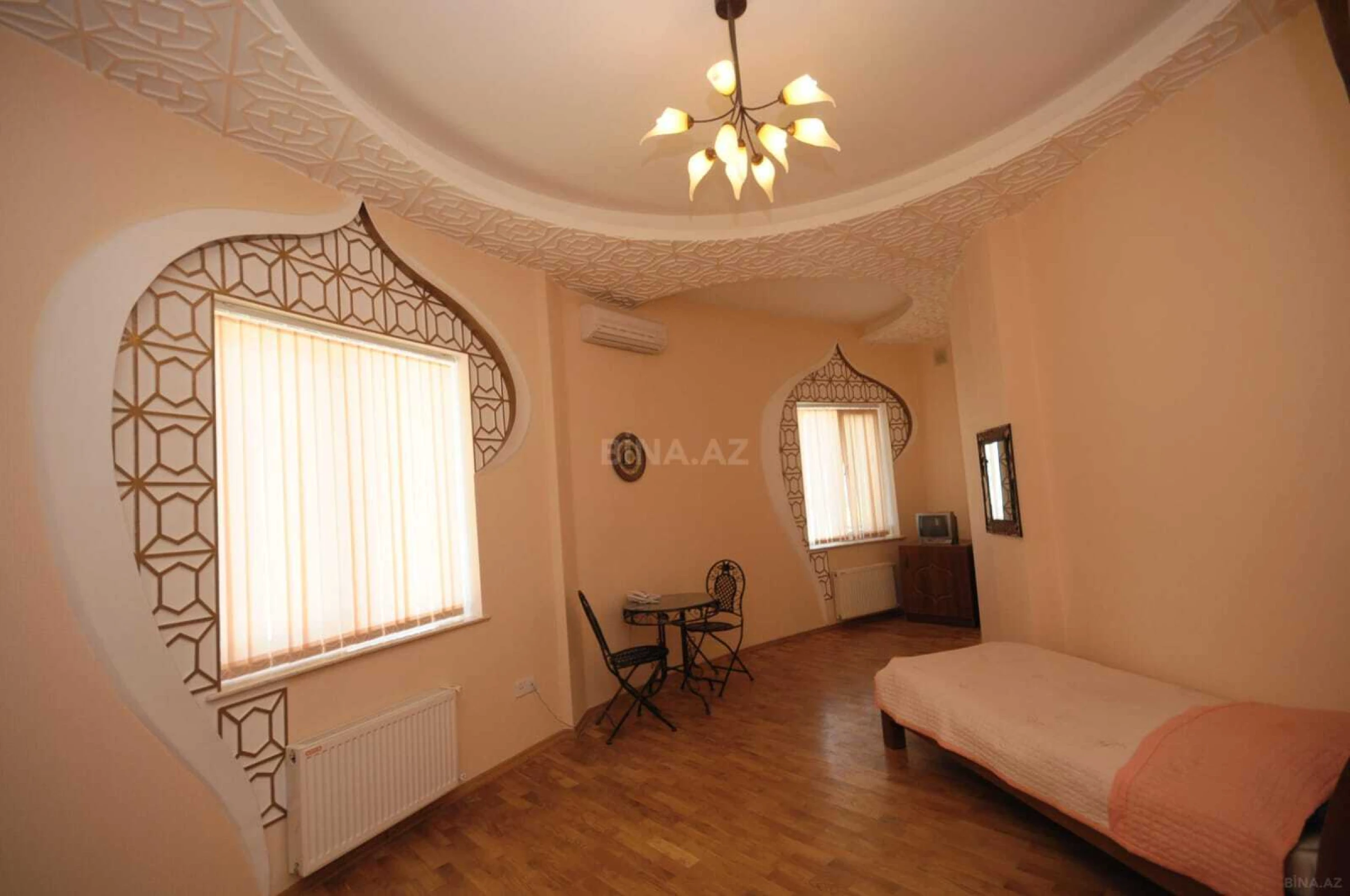 Satılır 9 otaqlı həyət evi 700 m²
