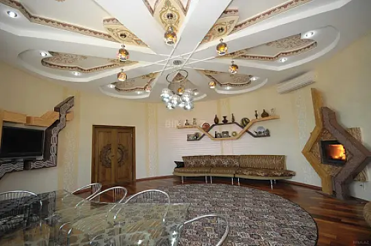 Satılır 9 otaqlı həyət evi 700 m²