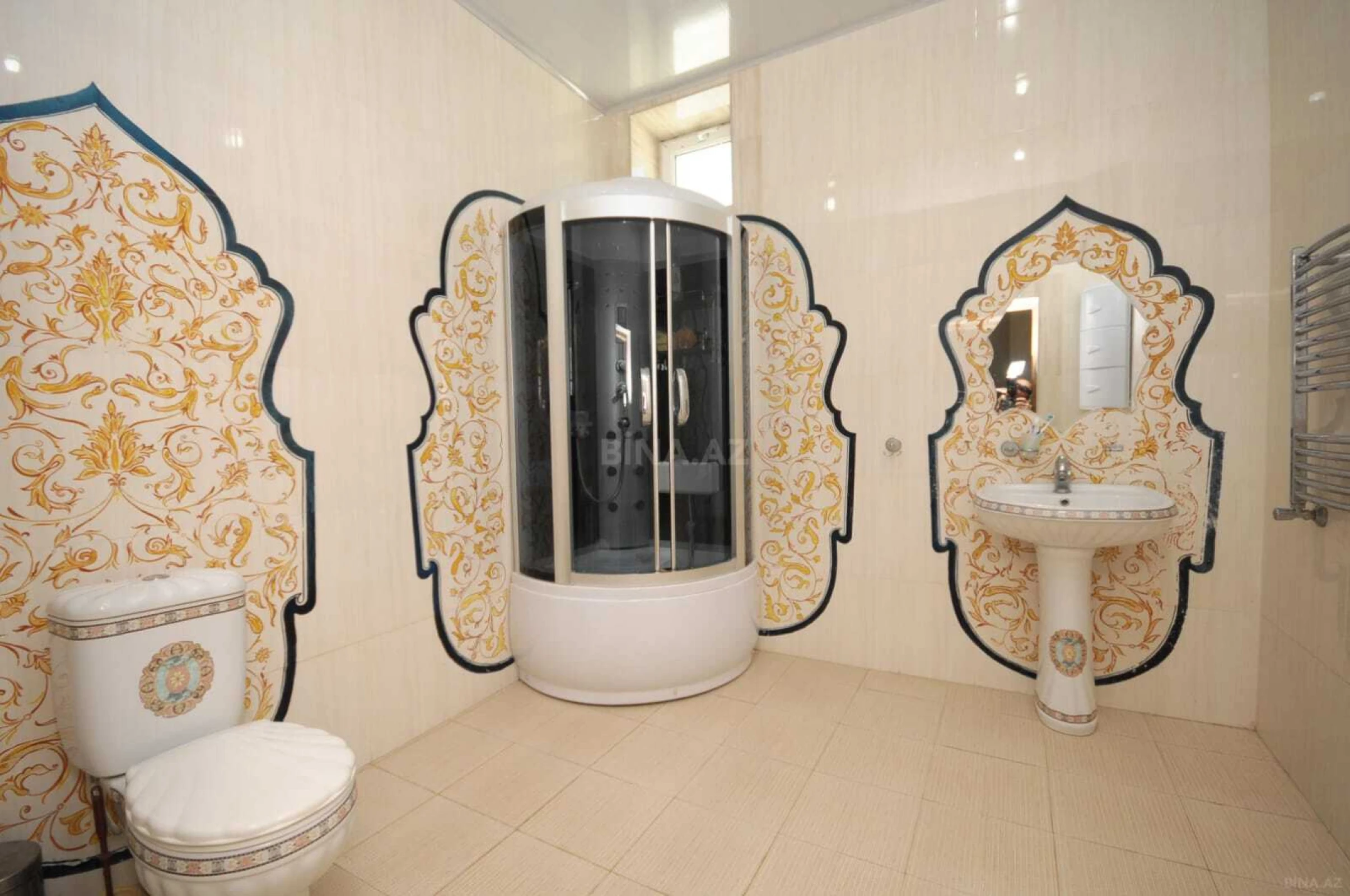 Satılır 9 otaqlı həyət evi 700 m²