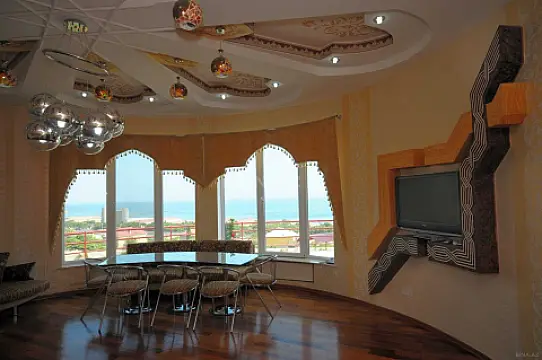 Satılır 9 otaqlı həyət evi 700 m²