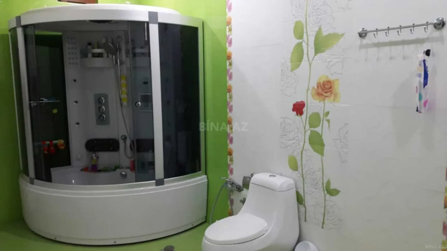 Satılır 8 otaqlı həyət evi 600 m²