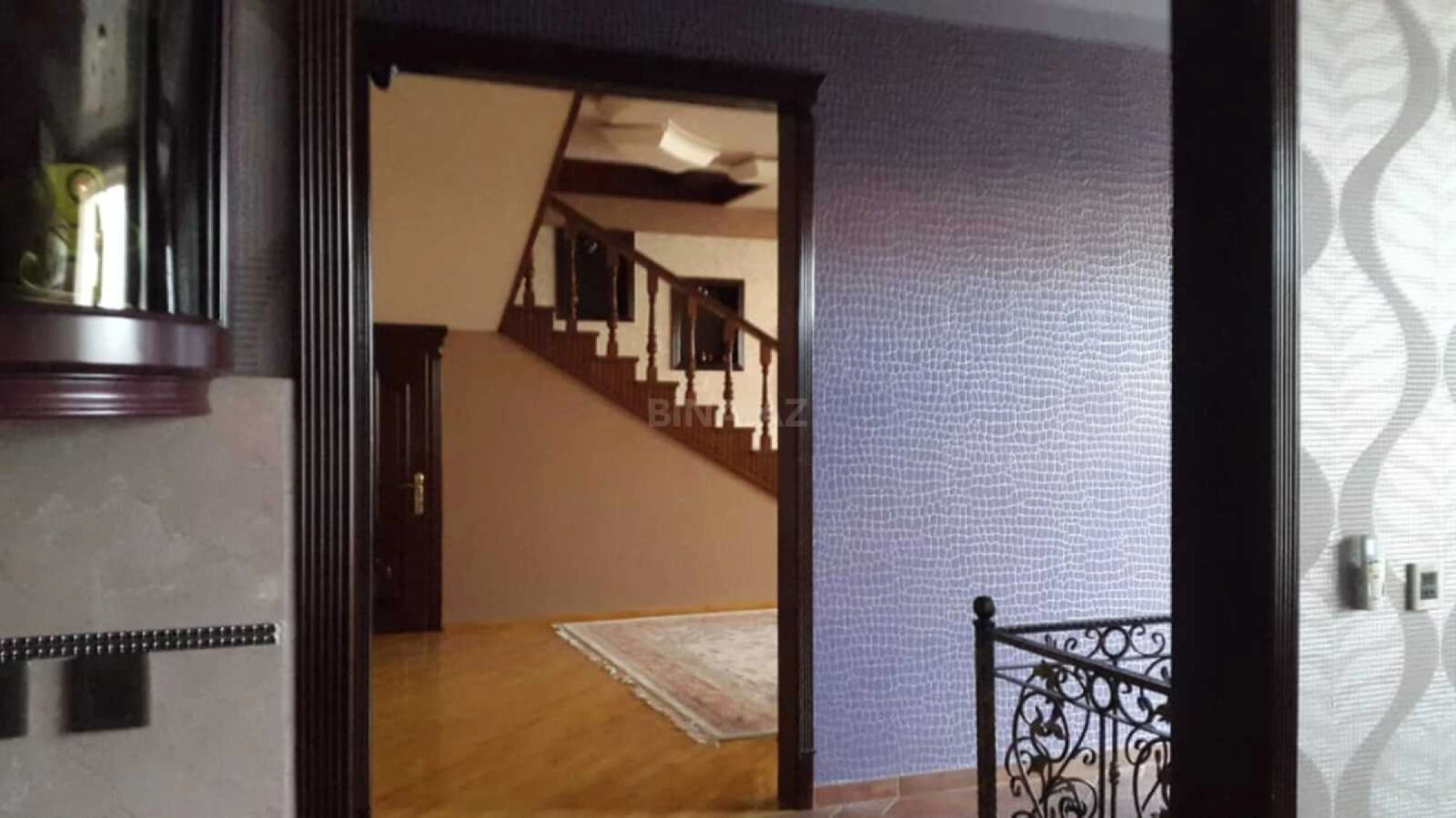 Satılır 8 otaqlı həyət evi 600 m²