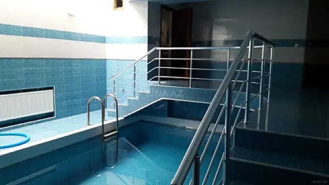 Satılır 8 otaqlı həyət evi 600 m²