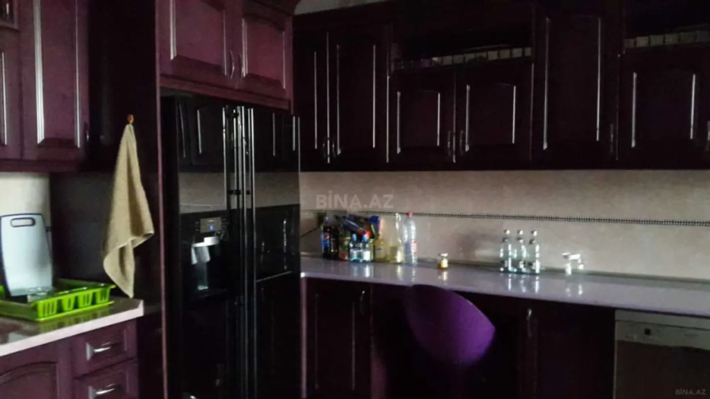 Satılır 8 otaqlı həyət evi 600 m²