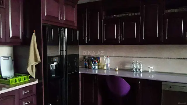 Satılır 8 otaqlı həyət evi 600 m²