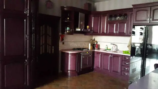 Satılır 8 otaqlı həyət evi 600 m²