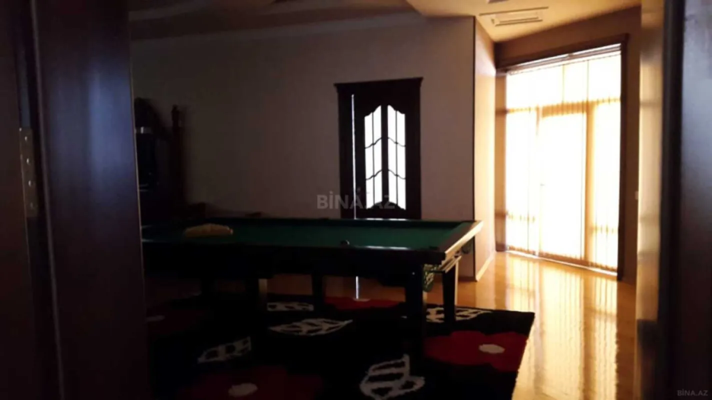 Satılır 8 otaqlı həyət evi 600 m²