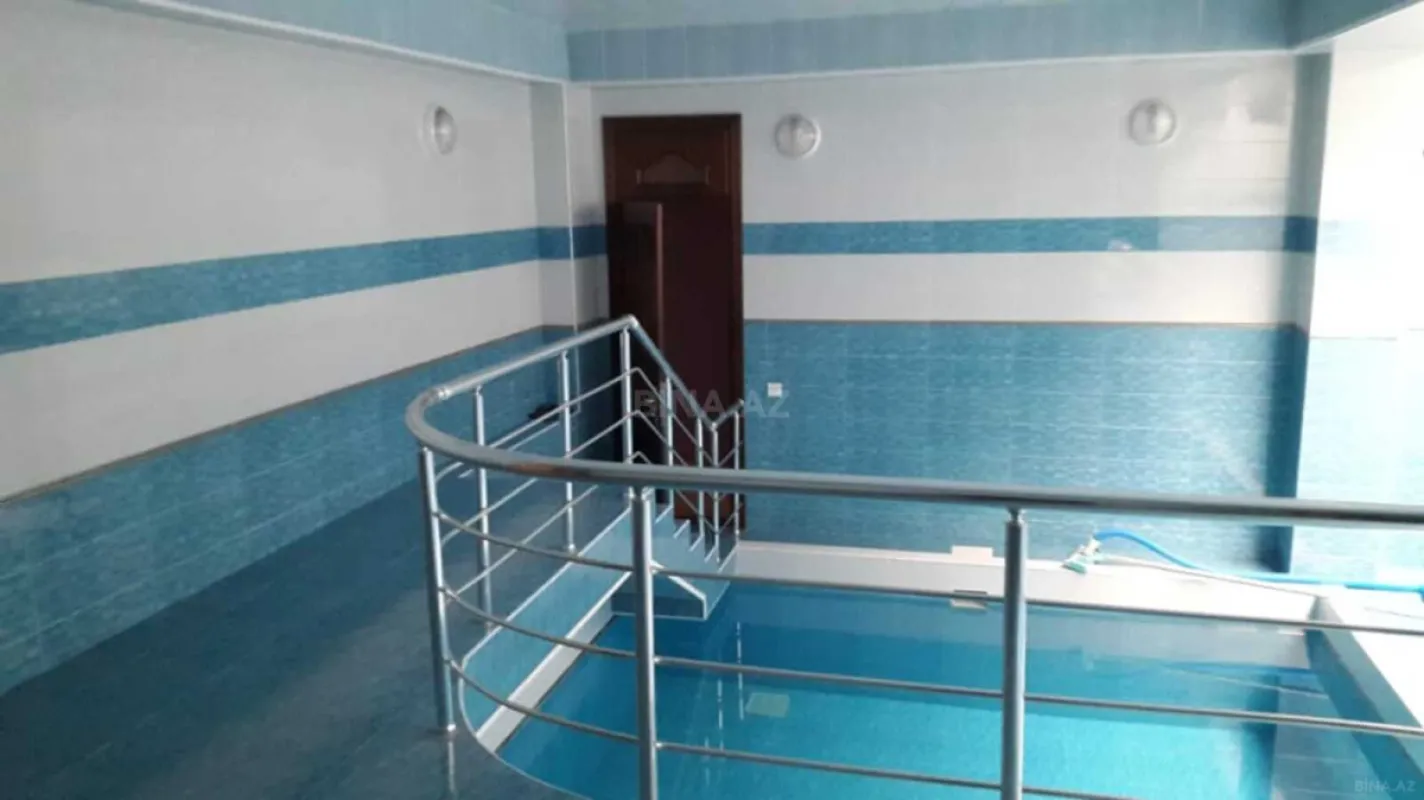 Satılır 8 otaqlı həyət evi 600 m²